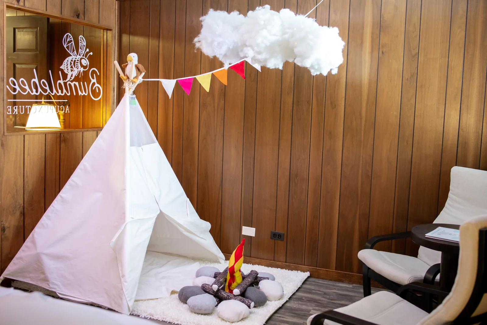 Play tent and toys in the Bumblebee AcuTherapy treatment room.